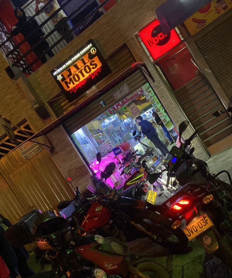 Park Motos Smoke Shop | Chapinero